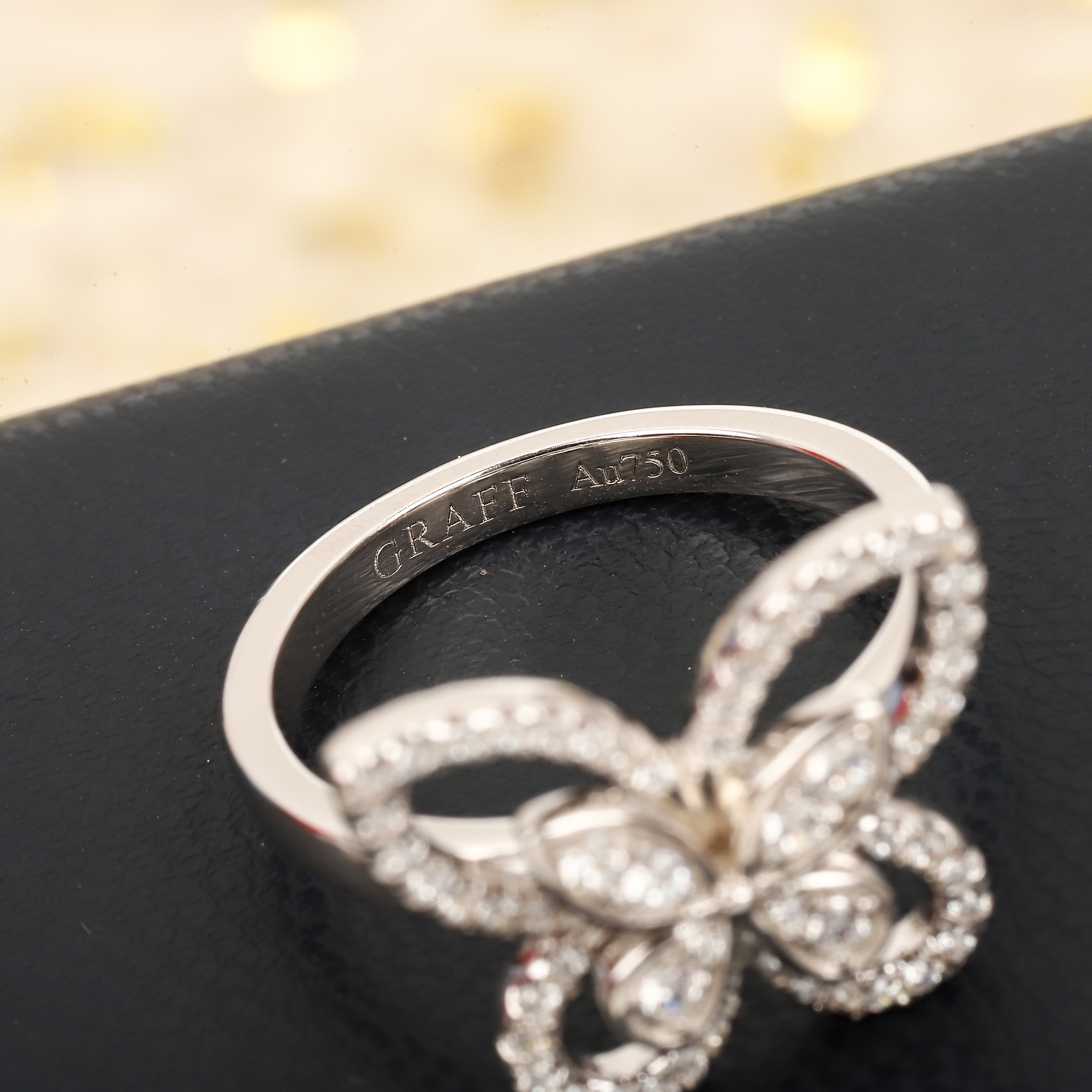 【】 幻影蝴蝶戒指 官网47 000+ 认准唯一一家真正购入珠宝类官网开发的，可订做真金真钻，只做对版官