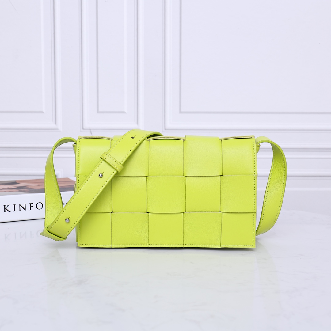 Bottega Veneta сумка из овечьей кожи плетёная в стиле тофу, плечевая сумка