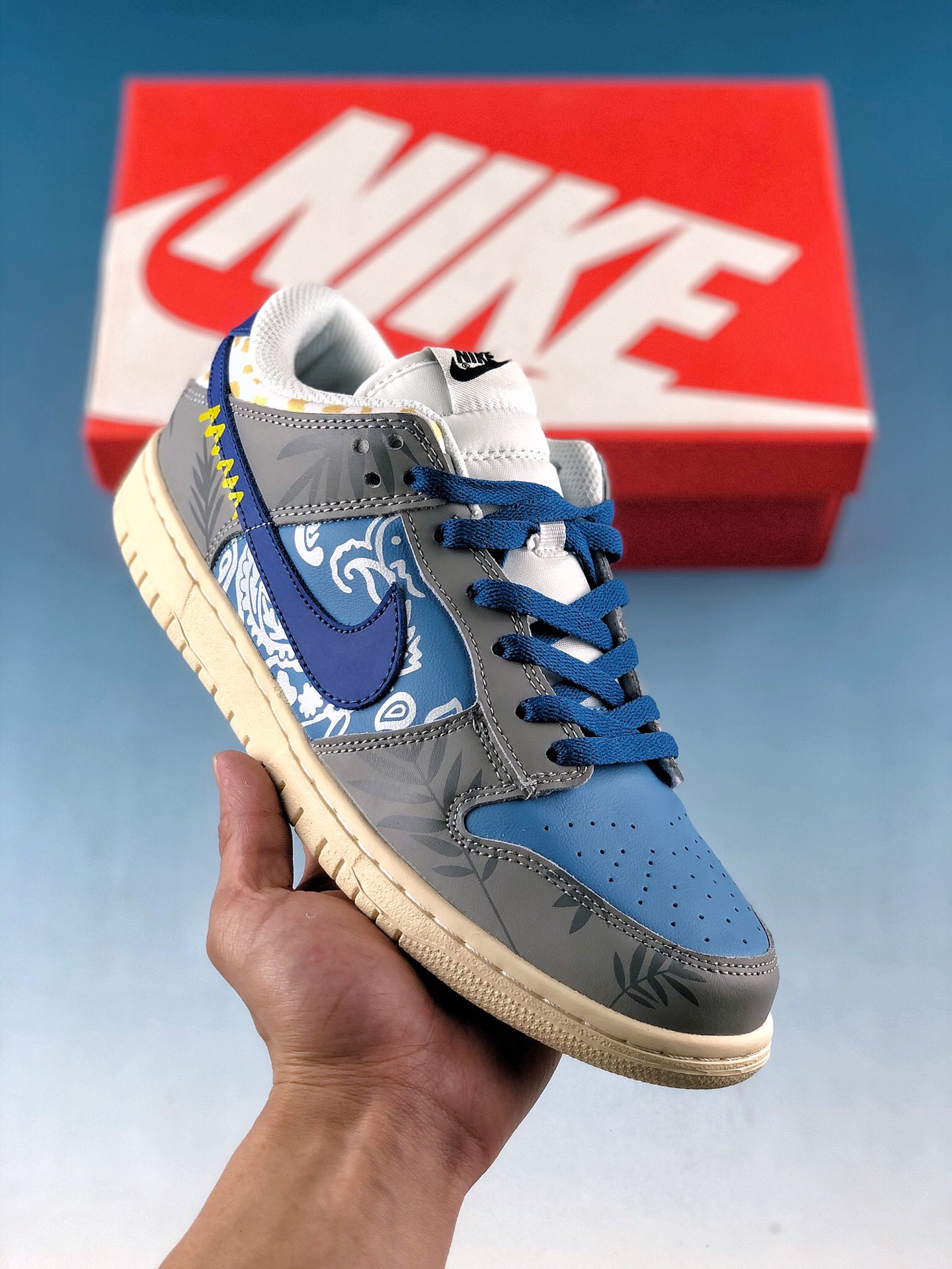  支持放店
Futura x Nike Dunk Low SB联名 解构绑带滑板鞋 
这双鞋带系统延续了今年的代表性风格，搭配亮粉色鞋带，保持了 Dunk SB Low 街头属性的同时，Virgil 强烈的解构属性让这双鞋更符合现代年轻人的审美 
货号：DD1391-600
尺码：36 36.5 37.5 38 38.5 39 40 40.5 41 42 42.5 43 44 45