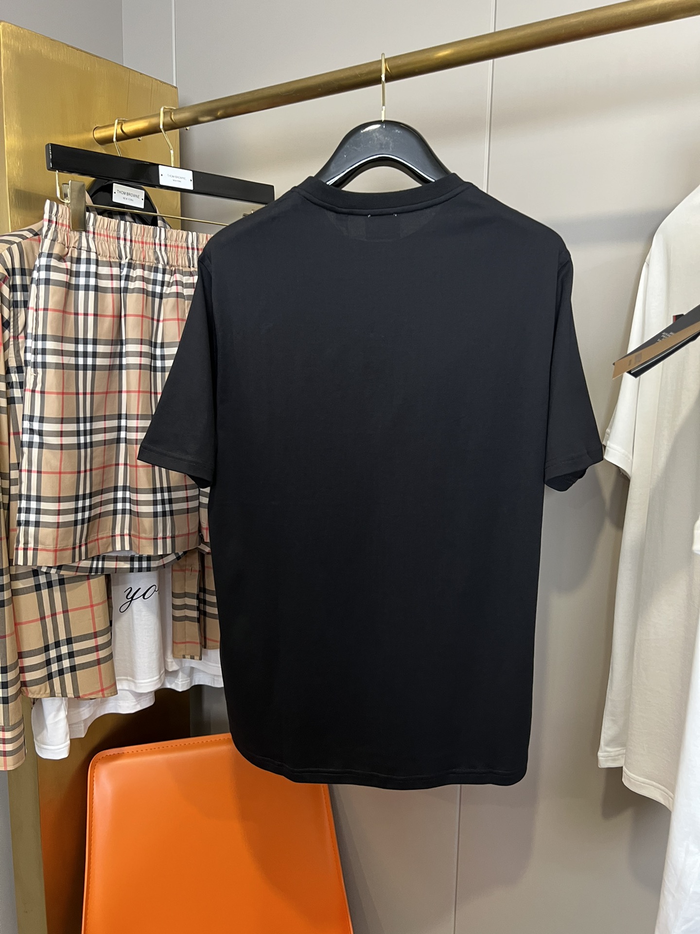 顶级品质/ Burber*y 巴宝*莉徽标印花棉质 T 恤衫 ▪️ 经典 圆领T恤衫,宽松版型 T 衬衫