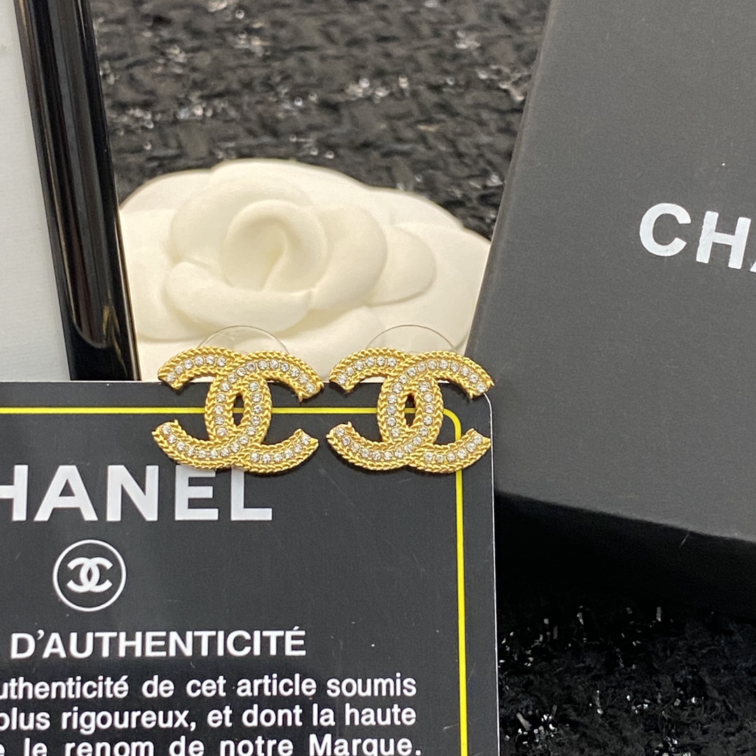 Chanel 小香耳钉 款火爆上新