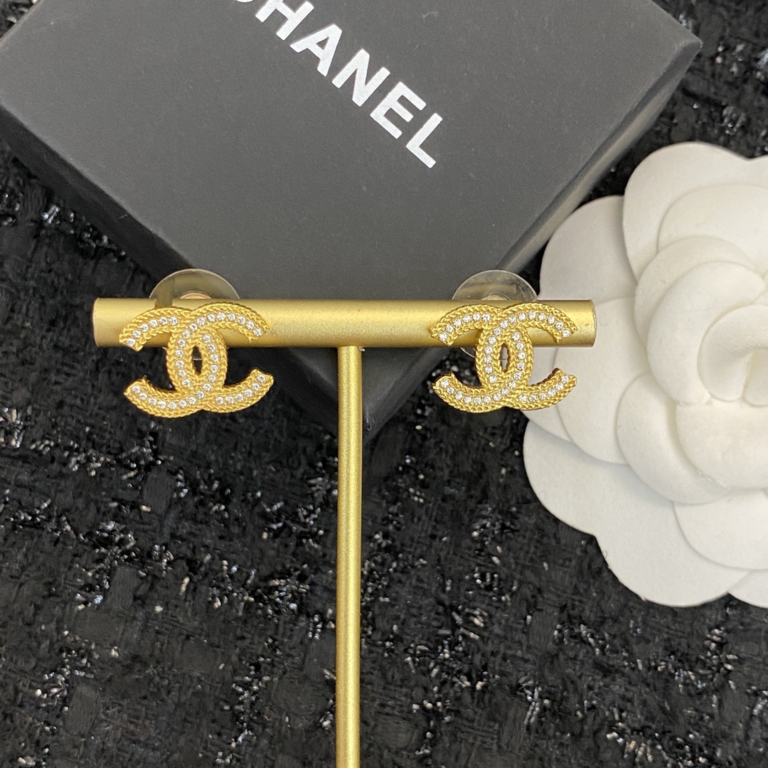 Chanel 小香耳钉 款火爆上新