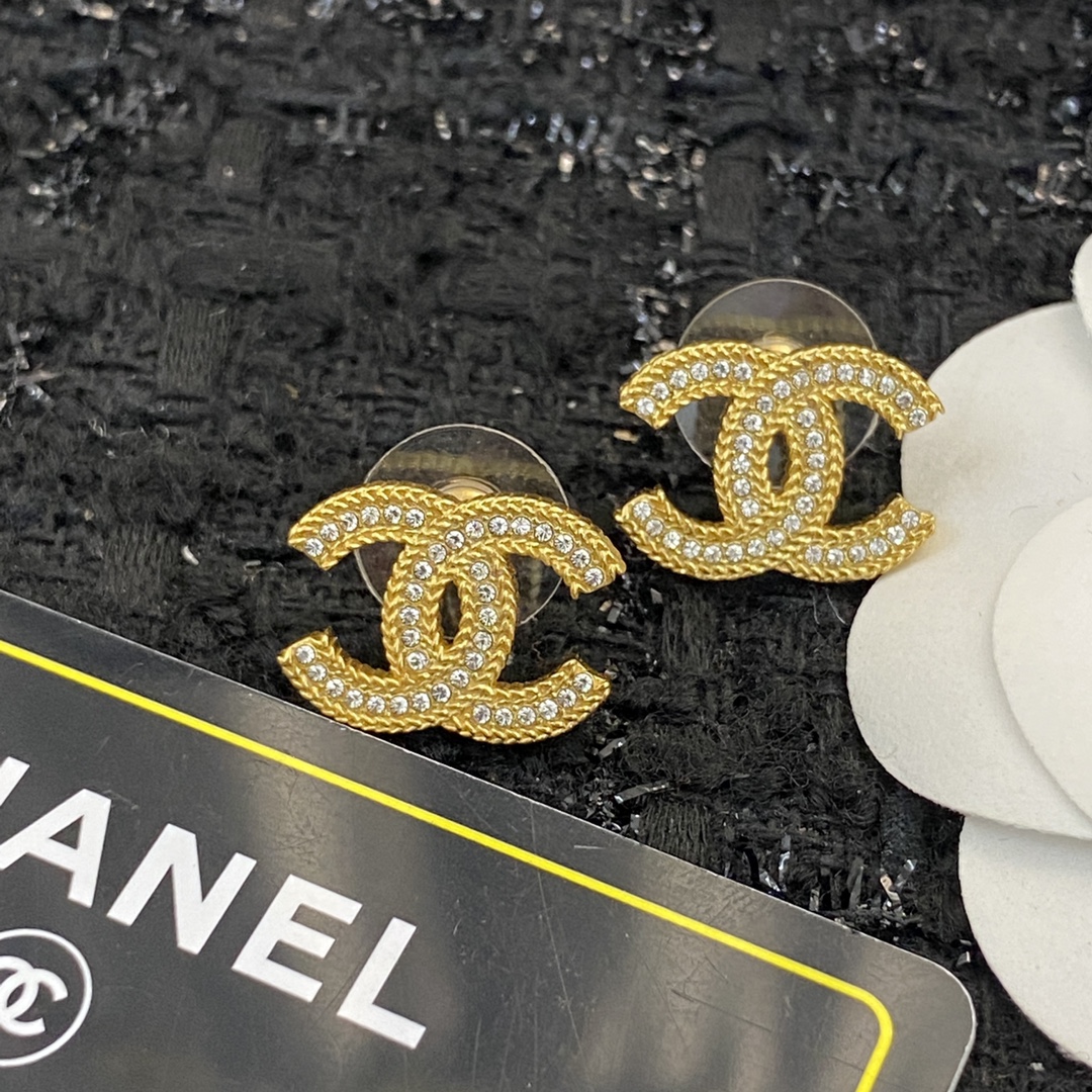 Chanel 小香耳钉 款火爆上新