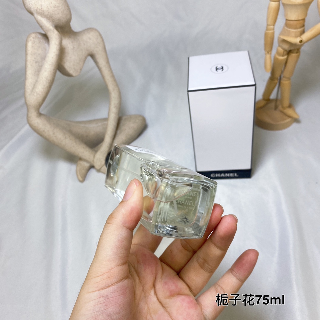 90💰
220100香奈儿高定香水栀子花75ml！