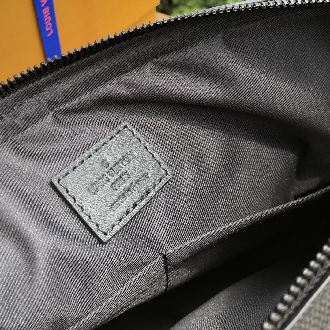 🌼 m40188尺寸26×17×5Lv al🌼Pha系列邮差包，渠道货，如果不喜欢高调的就必选这款，低调