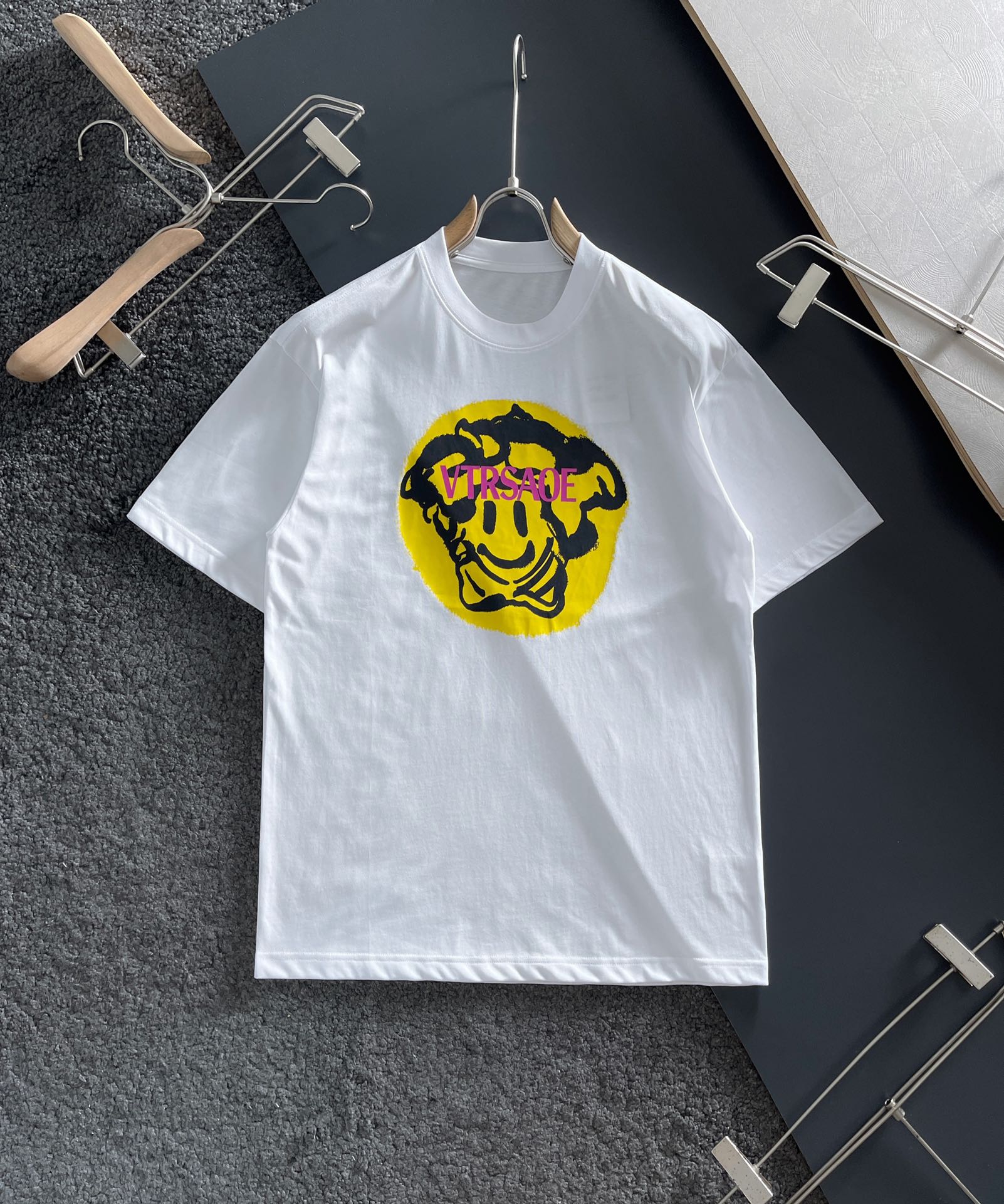 Camiseta de manga corta con estampado de la última colección de Versace, de 230 gramos, de alta calidad y ori…