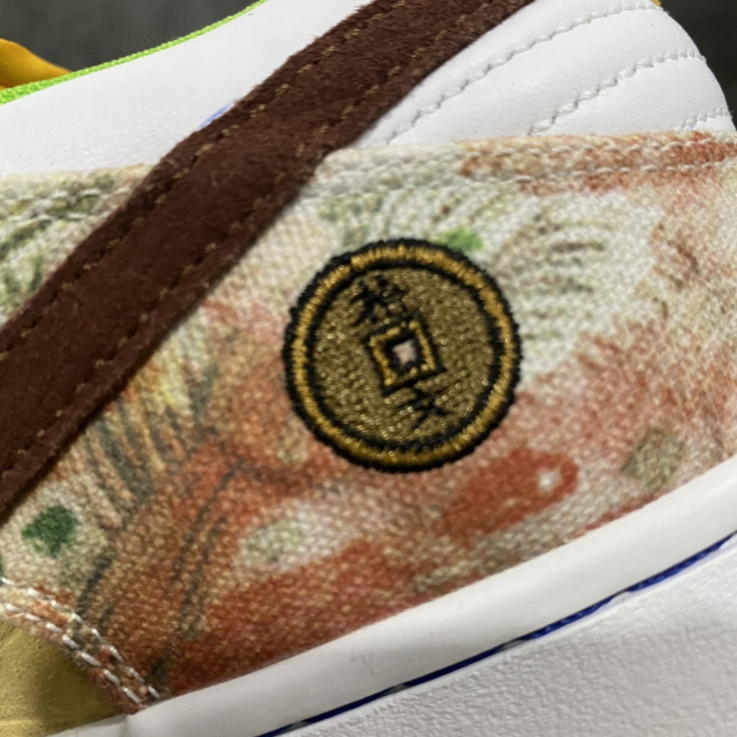 图片[4]-NK SB Dunk Low Pro \”Street Hawker\” 食神鸳鸯 Top纯原生产线出品 代表历史最强FK 市售唯一正确对版 原版礼盒 配件齐全（双倍邮费） 花费重金开发定制礼盒 全套包装 鞋身原厂透芯头层牛皮 皮料等待3个月 鞋面高频3D打印、后跟电绣 原档案数据制作 原楦原纸板开发 匹配原版98%以上 后跟垫棉独家呈现 后跟反口里弧度正确 全新后跟电绣 电绣针数与ZP一致 货号：BQ6817 尺码：36 36.5 37.5 38 38.5 39 40 40.5 41 42 42.5 43 44 44.5 45 46-选品中心