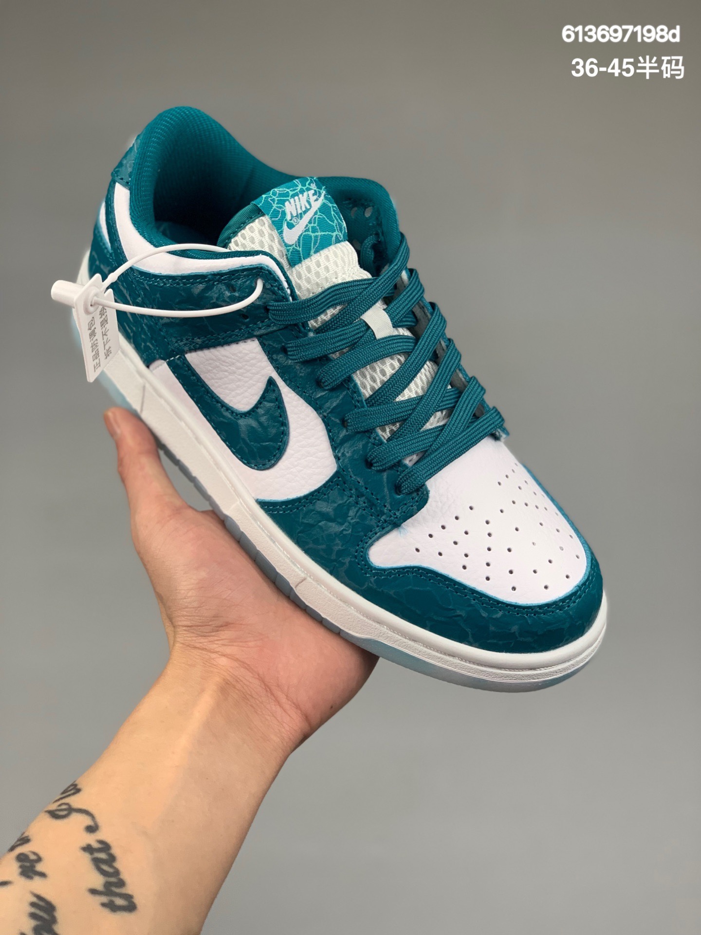 本地
Nike SB Dunk Low 