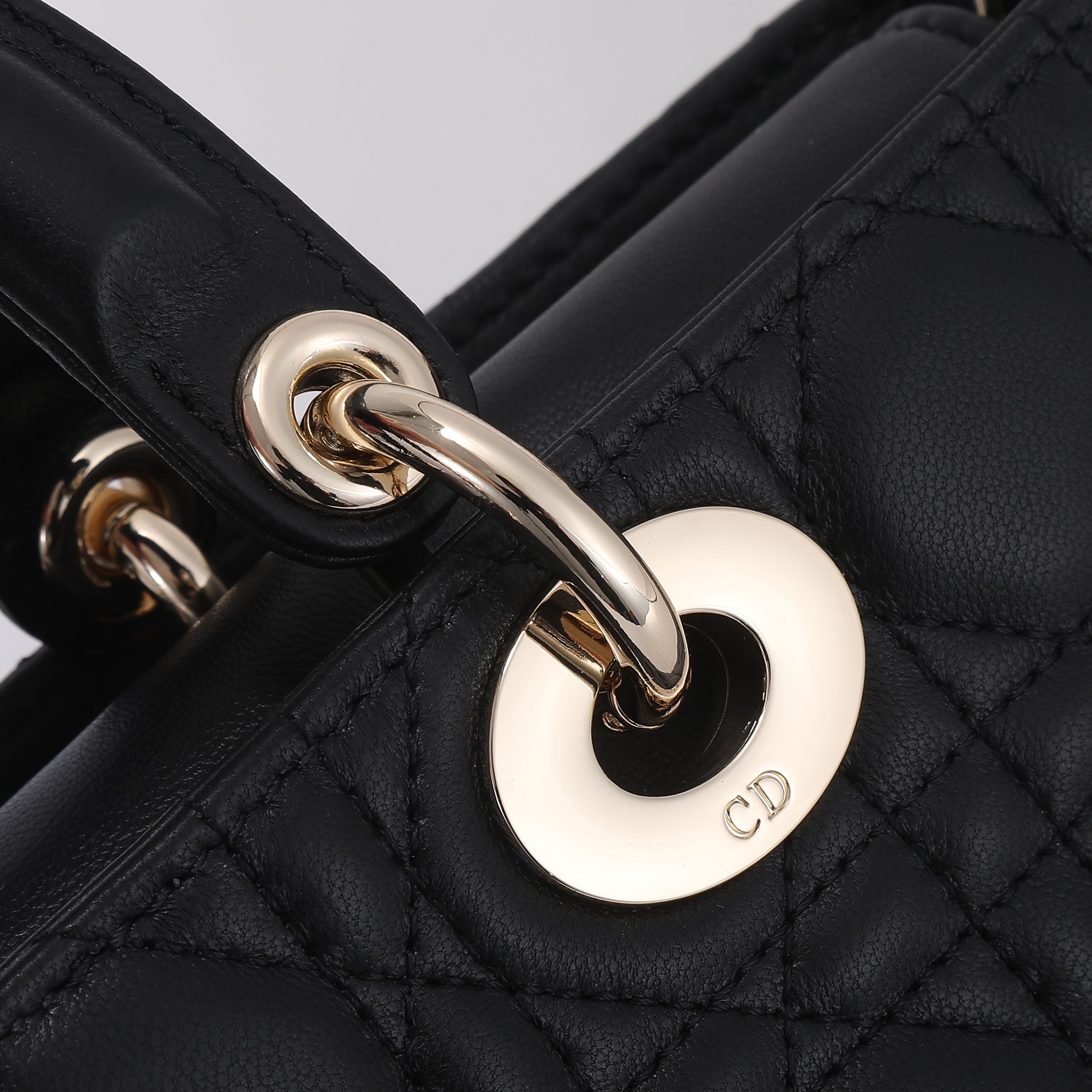 迪奥Dior顶级进口原厂皮戴妃包横款LadyD-Joy手袋凸显r系列标志性的简约美学体现了Dior对优雅