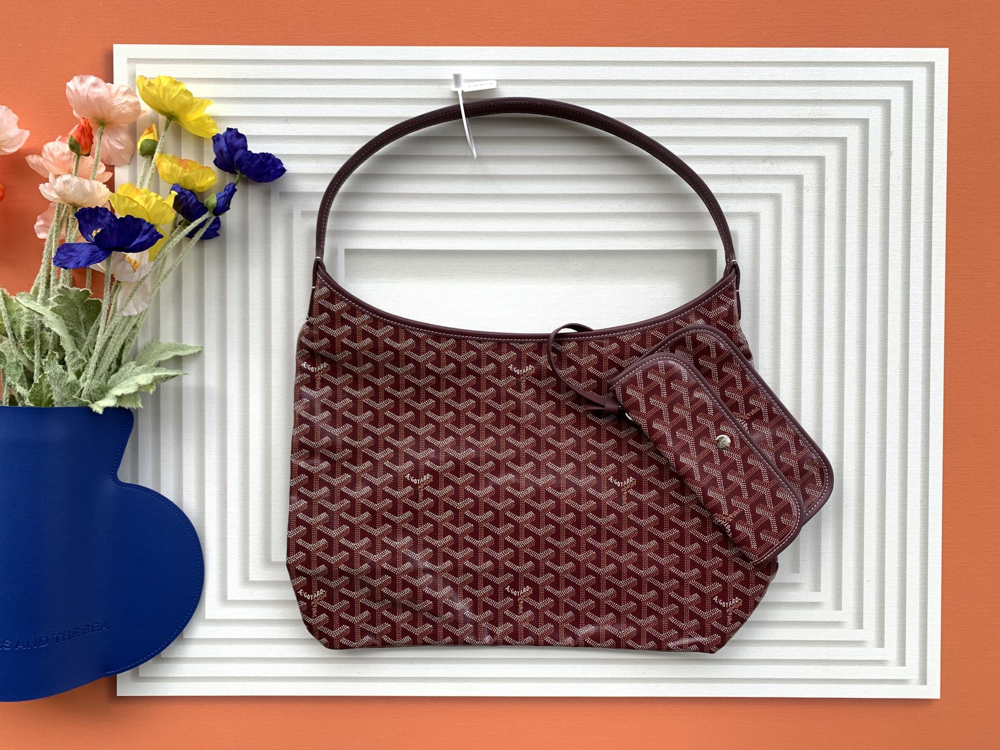 Goyard The Boheme Hobo bag is the epitome of lightweight, flexible and secure, thanks to its zipper closure. Thanks to its wide handles, it's als