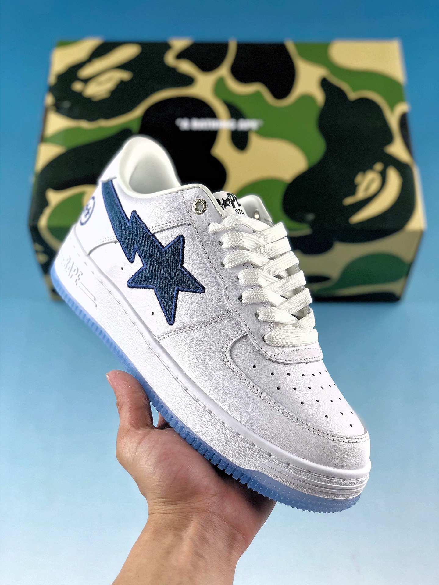  核心放店
Bape Sta Low 人气单品
猿人头经典回归 全鞋包括内衬和鞋舌都是白色牛皮高规格用料，质感高级且耐脏。猿人头LOGO压印，金属猿人头鞋带扣，尽显Bape的设计诚意，Ortholite缓震材质脚感舒适耐穿，区别市面虚高版本最强性价比   
货号:1H20191045
尺码:36 36.5 37.5 38 38.5 39 40 40.5 41 42 42.5 43 44 44.5 45