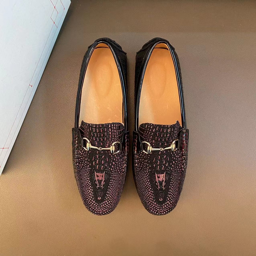 I5  高品质豆豆鞋😍 欧美大师设计简洁高档大气，专柜品质值得信赖，面料进口顶级牛皮 。😍 羊皮内里🐑 做工精细，专柜原版大底，上脚舒适百搭，潮男乐福专属定制，小 麦昆 Alexander McQueen  适合司机户外行车🚗 休闲鞋系列之首 男鞋