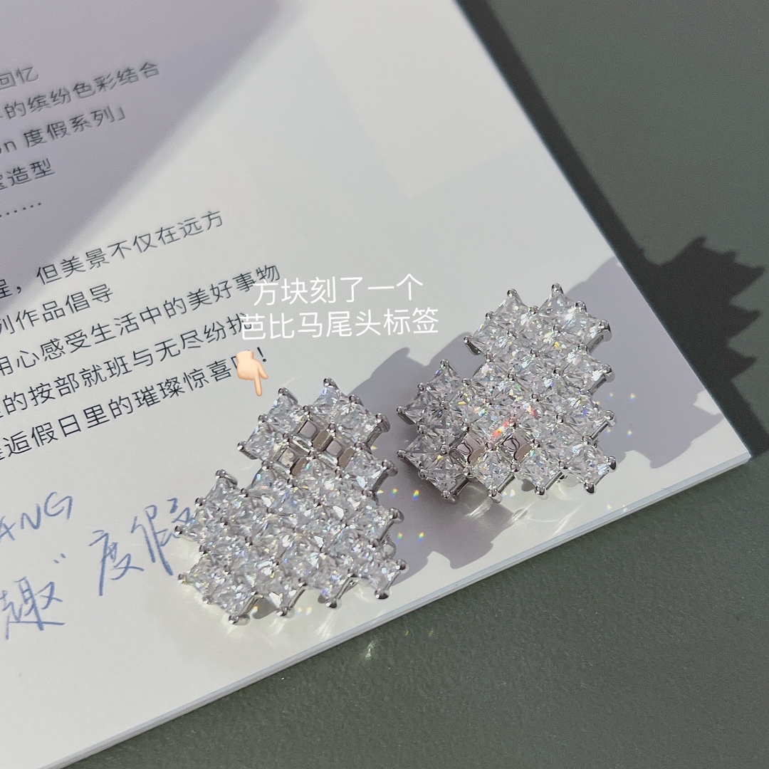 【】 【HF爱心耳夹】晓彤，蒋梦婕同款！，太闪太闪了！自带女主角光环，爱心以像素块的形式拼接而成，银色方