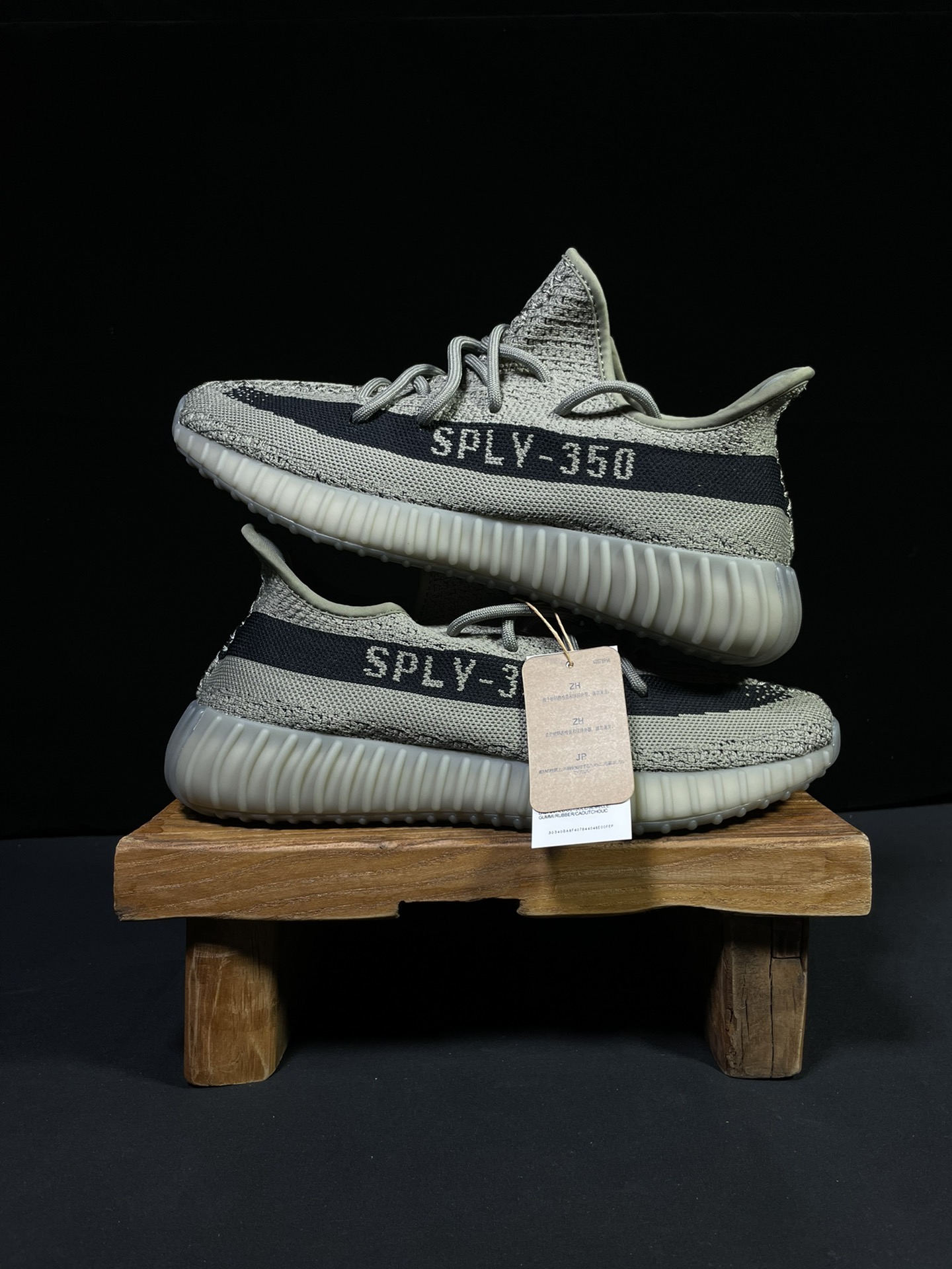 Yeezy 350v2灰黑反转奥利奥！最强性价比版本懂货的看鞋型一眼便知 不用赘述货号：HQ2059 尺