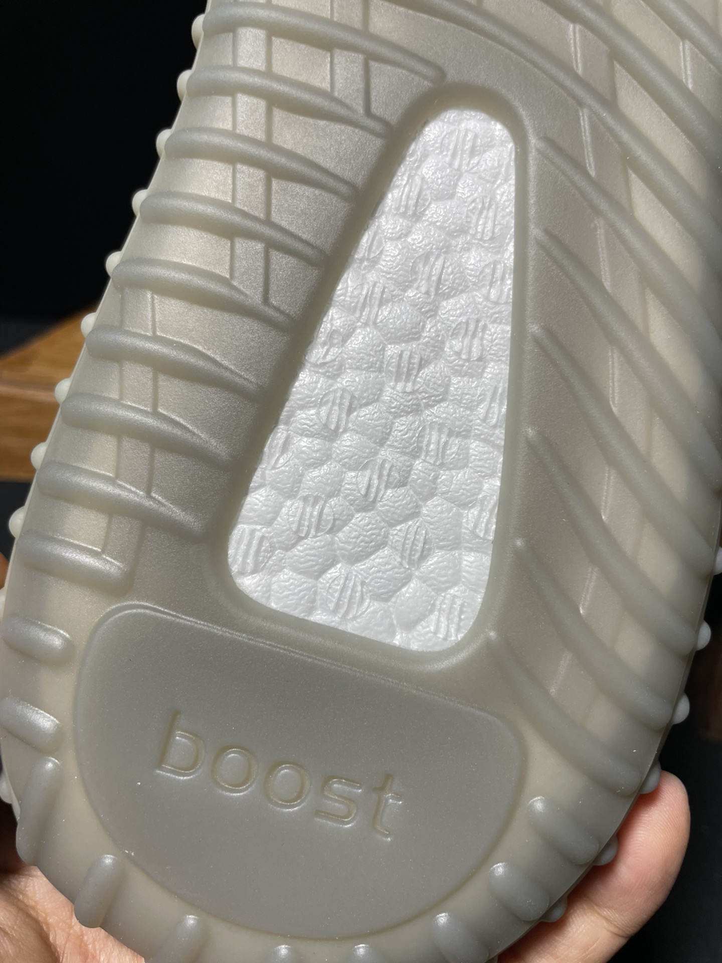 Yeezy 350v2灰黑反转奥利奥！最强性价比版本懂货的看鞋型一眼便知 不用赘述货号：HQ2059 尺