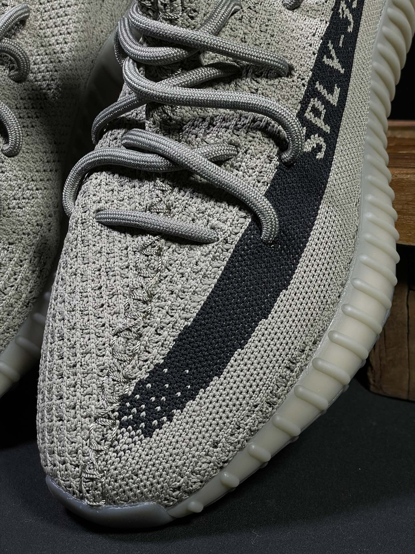 Yeezy 350v2灰黑反转奥利奥！最强性价比版本懂货的看鞋型一眼便知 不用赘述货号：HQ2059 尺