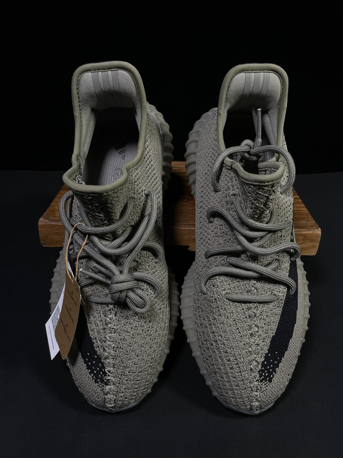 Yeezy 350v2灰黑反转奥利奥！最强性价比版本懂货的看鞋型一眼便知 不用赘述货号：HQ2059 尺