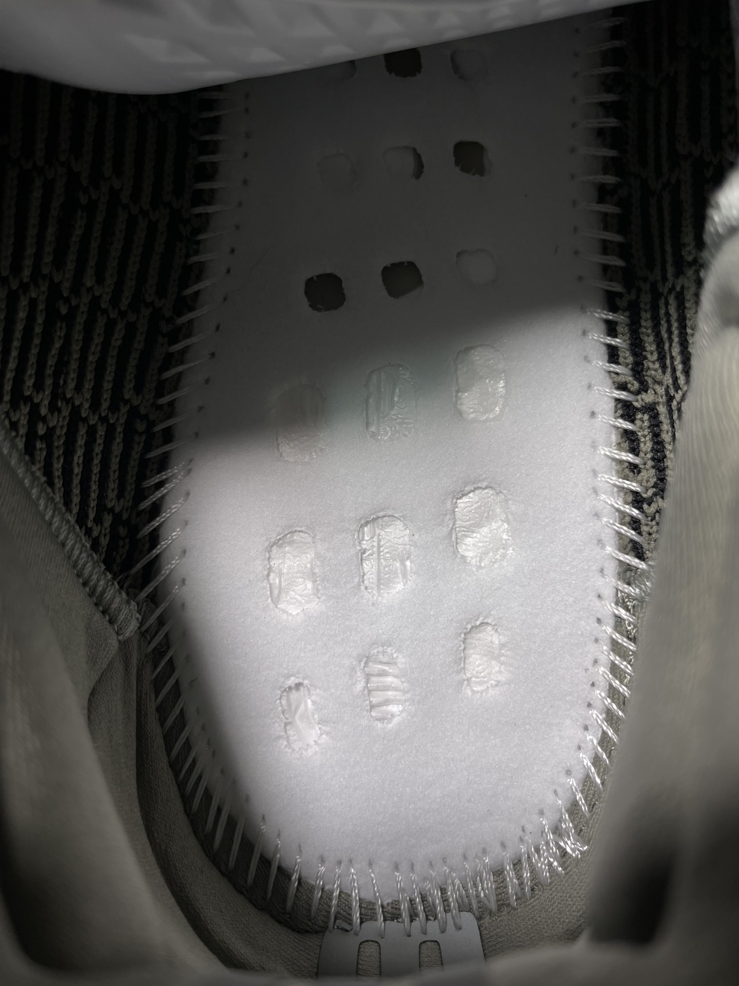 Yeezy 350v2灰黑反转奥利奥！最强性价比版本懂货的看鞋型一眼便知 不用赘述货号：HQ2059 尺