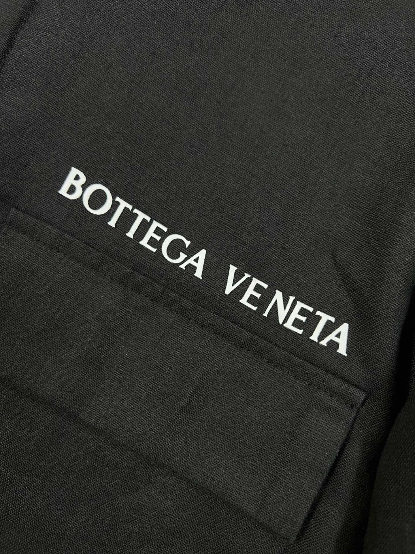 2SS新款BV家族双口袋棉麻混纺衬衫外套立体浮雕LOGO点缀隐藏拉链衬衣"