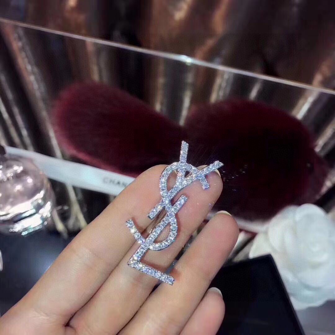 👑YSL（Yves Saint laurent）圣罗兰胸针  精镶单排钻  高端大气  总长5厘米  完美比例  超级百搭 💰80