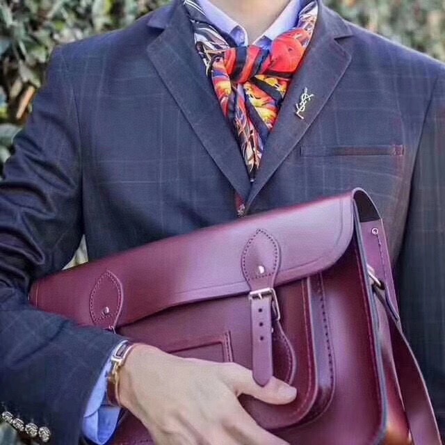 👑YSL（Yves Saint laurent）圣罗兰胸针  精镶单排钻  高端大气  总长5厘米  完美比例  超级百搭 💰80