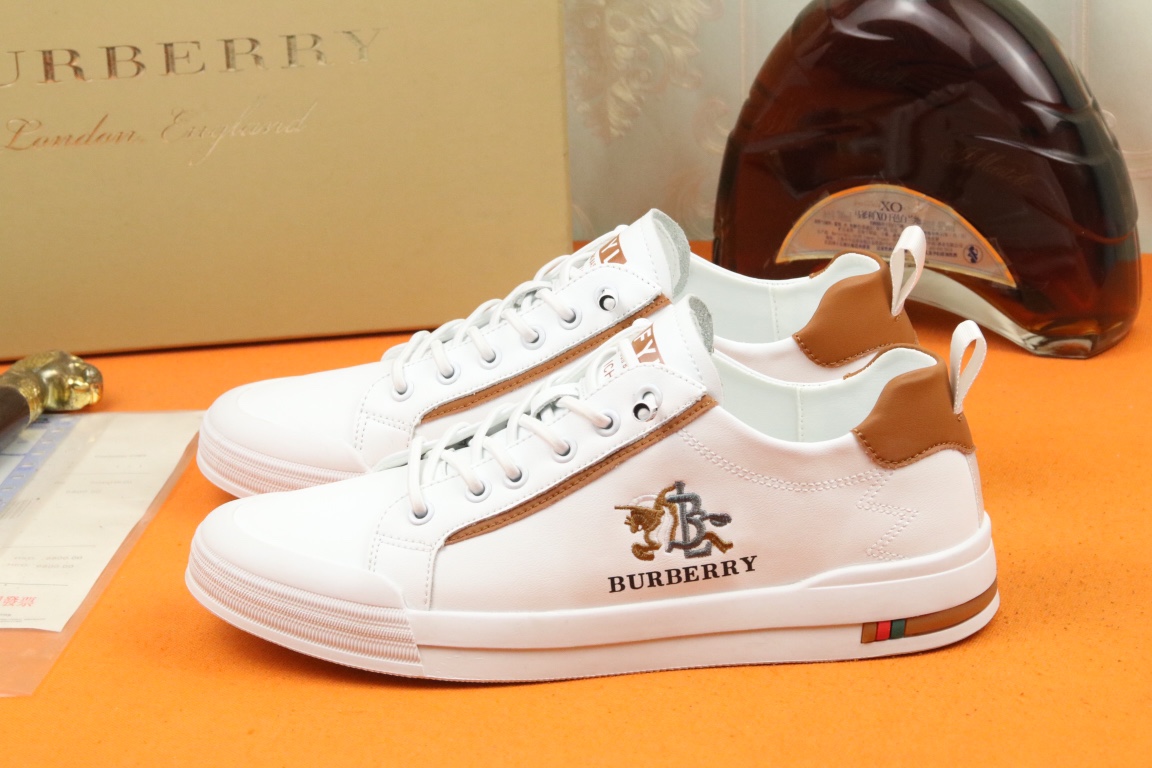 I5  爆款  Burberry  巴宝莉  代购款🔍男士🚹官网同步，鞋面采用进口头层牛皮，猪皮内里， 完全1⃣比1⃣复刻🇮🇹，防滑耐磨橡胶大底⚠鞋子舒适度极高，原厂跟单货，🔍🔍高品质看细节，欢迎对比⚠