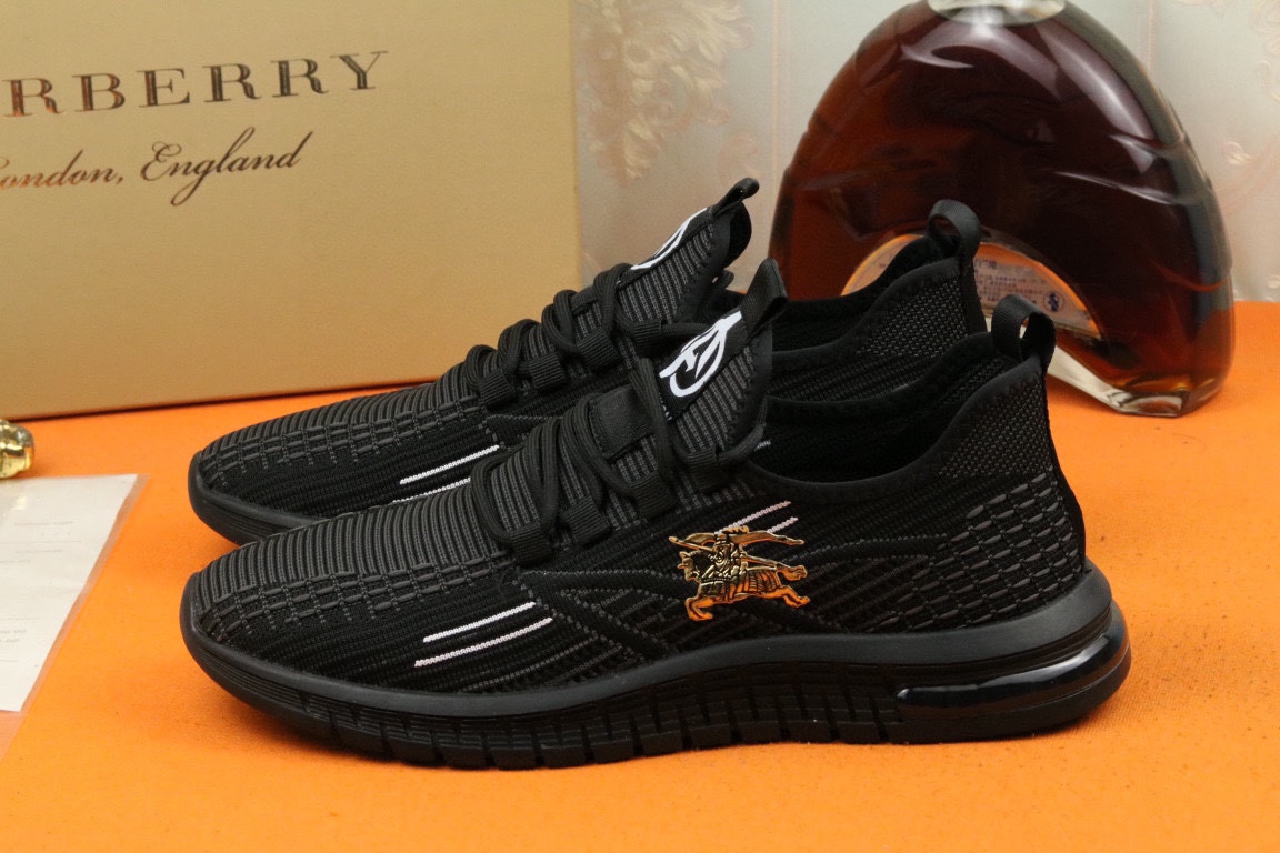 I5  爆单款  Burberry 巴宝莉  香港专柜休闲鞋，专柜品质，优质做工，鞋面采用进口透气飞织弹力布面料，舒适透气内里，原板防滑橡胶底 ，休闲时尚，高端品质，