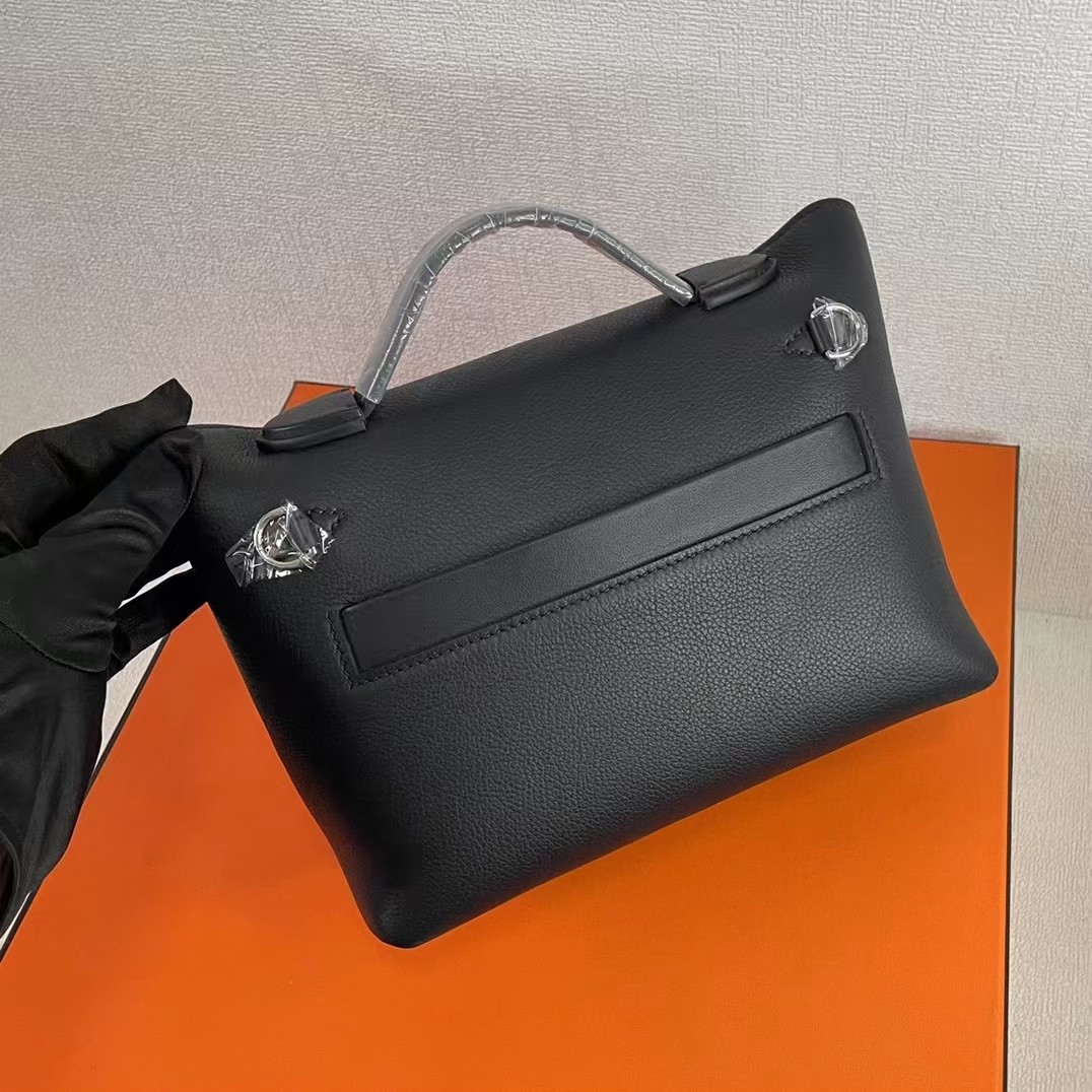 Chic Black Leather Top Handle Bag: Compact, Spacious, and Effortlessly Stylish 2 a1655281391266 4012