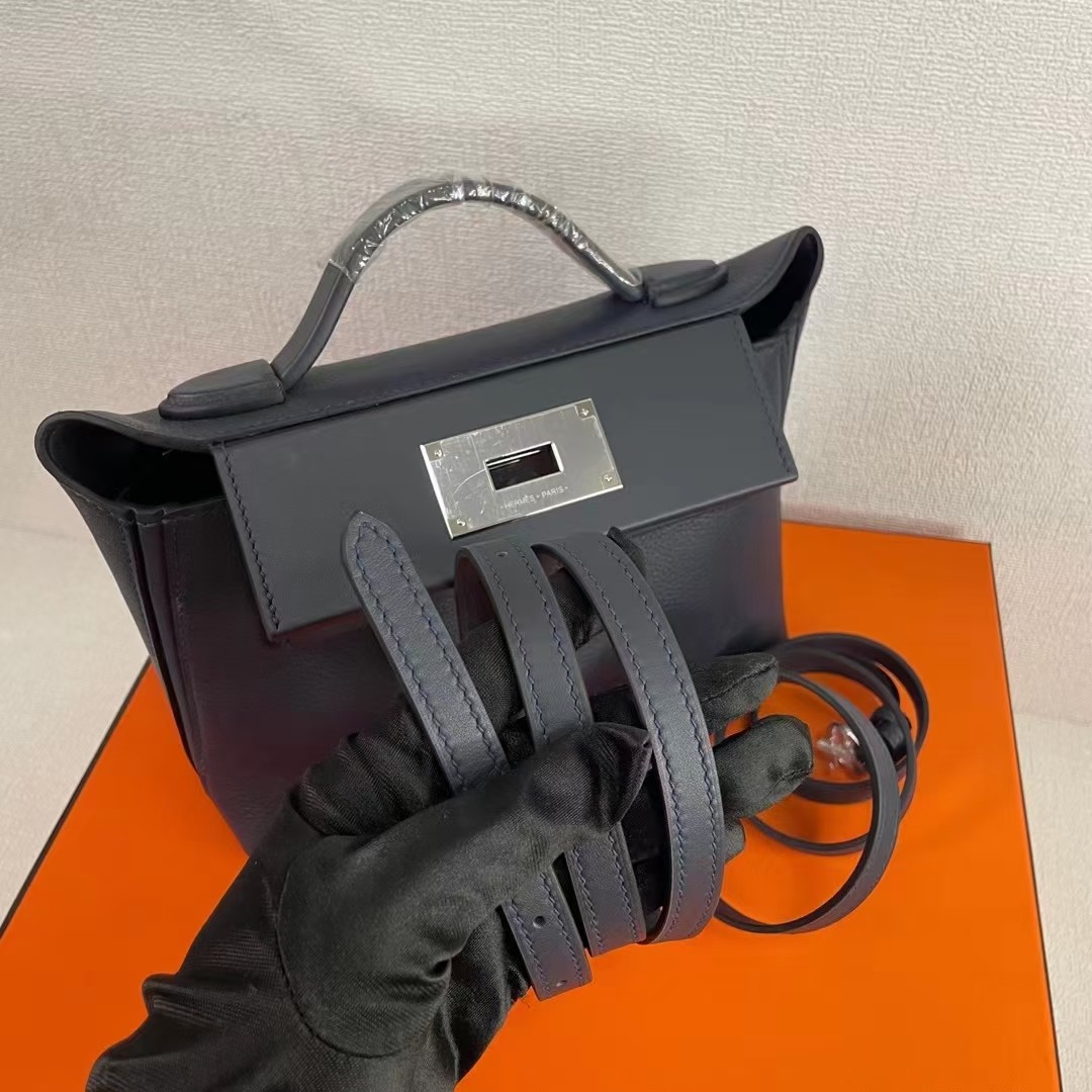 Chic Black Leather Top Handle Bag: Compact, Spacious, and Effortlessly Stylish 6 a1655281391367 4872