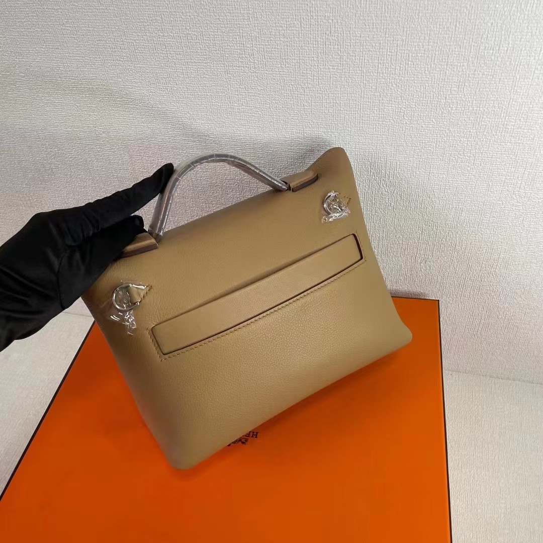 Hermès 24/24 Mini Bag in Milk Tea Color, Stylish Leather Handbag for Women 3 a1655281585839 3628