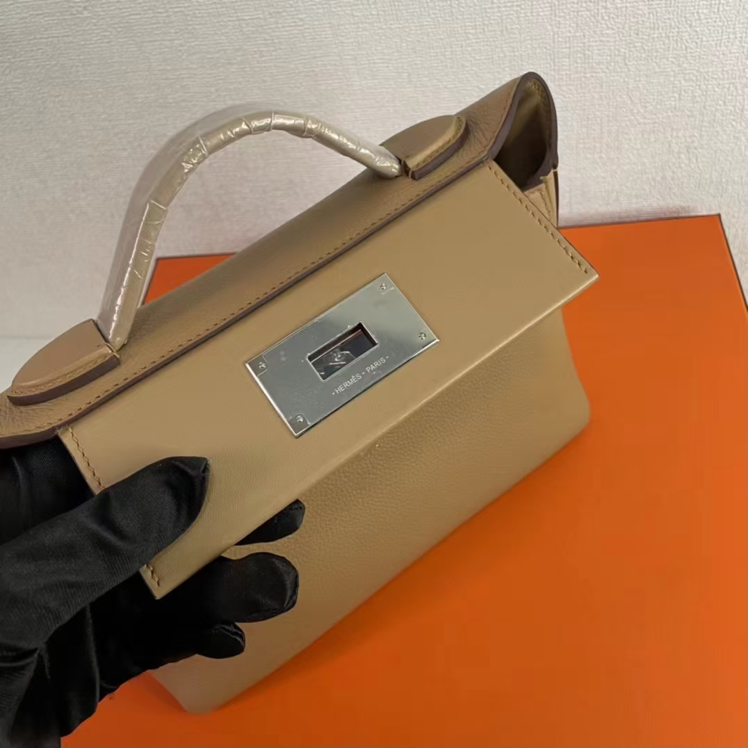 Hermès 24/24 Mini Bag in Milk Tea Color, Stylish Leather Handbag for Women 5 a1655281585884 1467