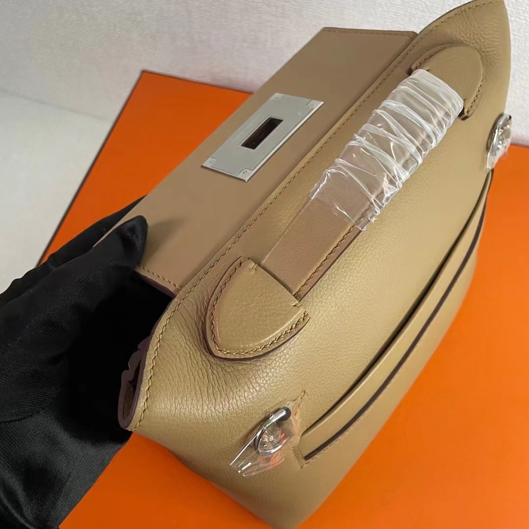 Hermès 24/24 Mini Bag in Milk Tea Color, Stylish Leather Handbag for Women 6 a1655281585888 6101