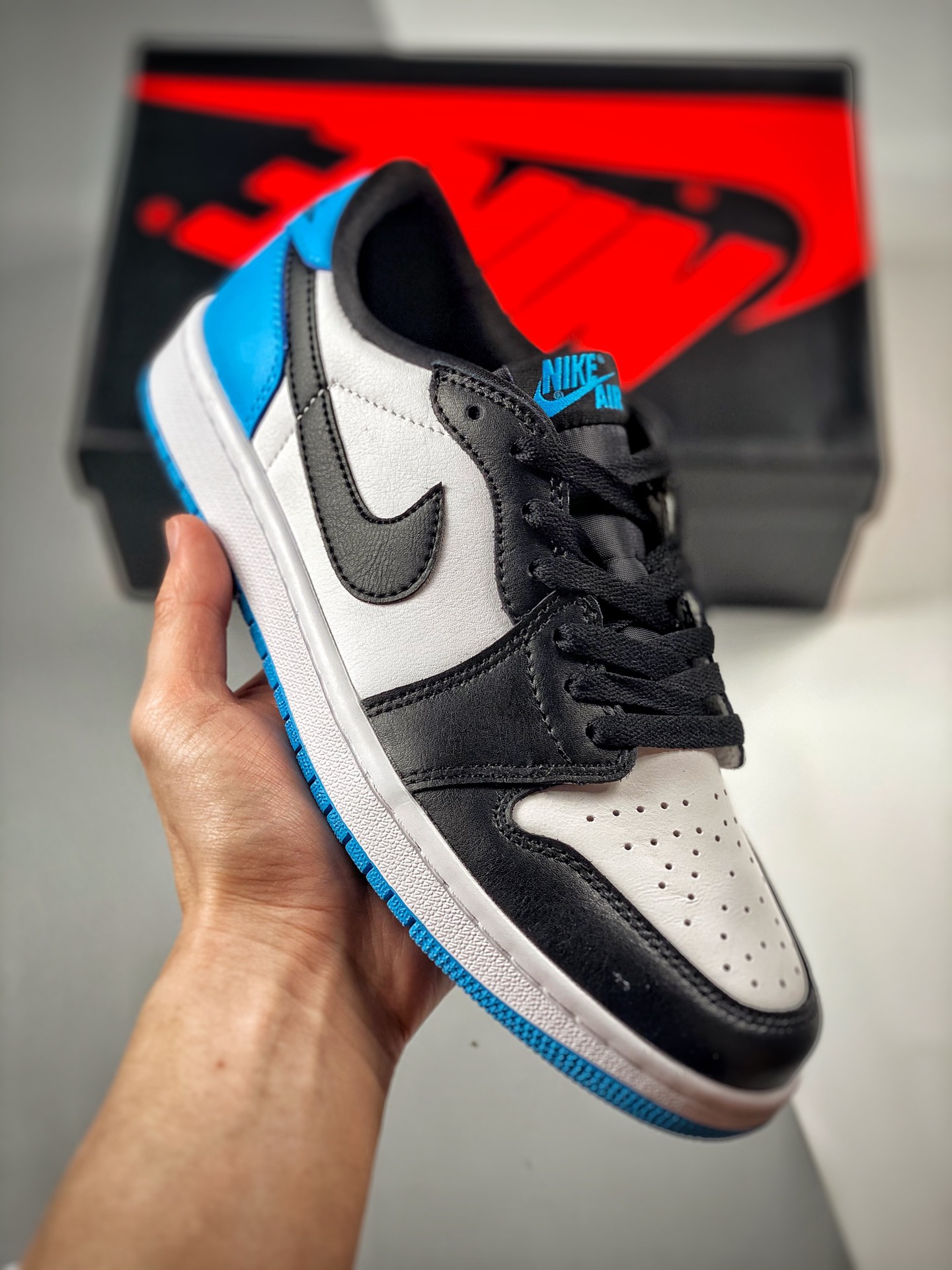 -4 Air Jordan 1 Low North Carolina Blue, AJ1 low casual skate shoe, color oficial sincronizado, único en el mercado con…