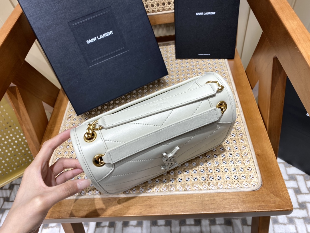 Saint laurent Ysl 𝑵𝒊𝒌𝒊 𝑳𝒂𝒎𝒃 22CM 小羊皮邮差包 533037/奶白色