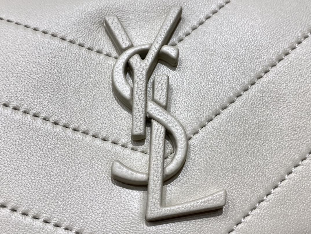 Saint laurent Ysl 𝑵𝒊𝒌𝒊 𝑳𝒂𝒎𝒃 22CM 小羊皮邮差包 533037/奶白色
