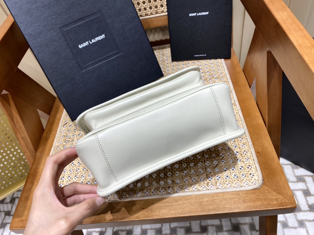 Saint laurent Ysl 𝑵𝒊𝒌𝒊 𝑳𝒂𝒎𝒃 22CM 小羊皮邮差包 533037/奶白色