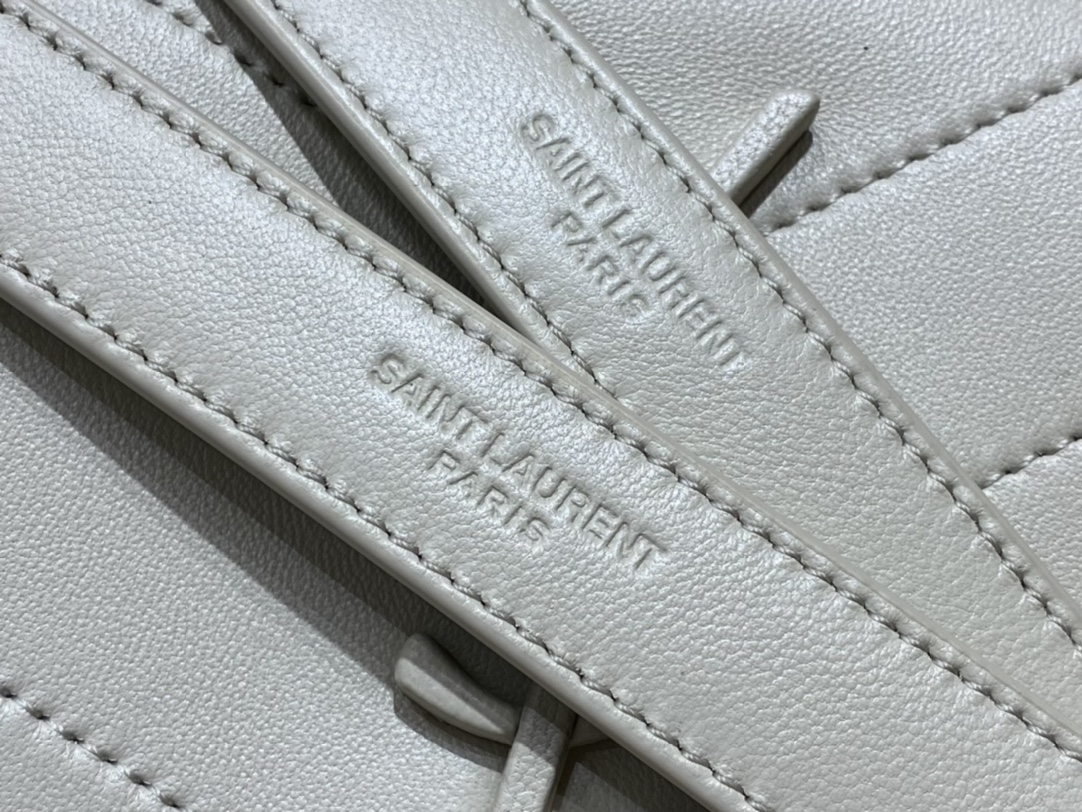 Saint laurent Ysl 𝑵𝒊𝒌𝒊 𝑳𝒂𝒎𝒃 22CM 小羊皮邮差包 533037/奶白色