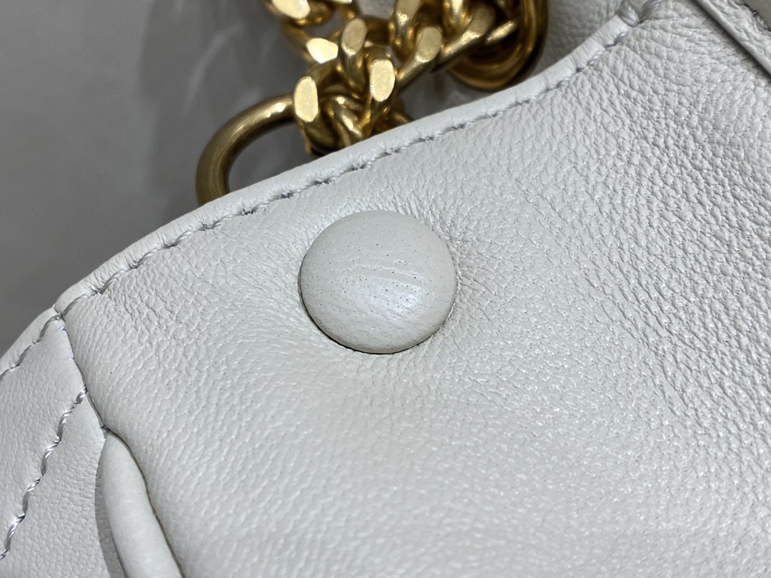 Saint laurent Ysl 𝑵𝒊𝒌𝒊 𝑳𝒂𝒎𝒃 22CM 小羊皮邮差包 533037/奶白色