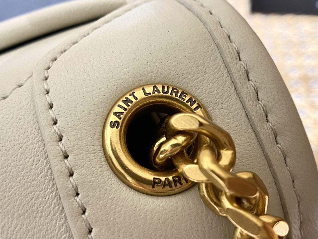 Saint laurent Ysl 𝑵𝒊𝒌𝒊 𝑳𝒂𝒎𝒃 22CM 小羊皮邮差包 533037/奶白色