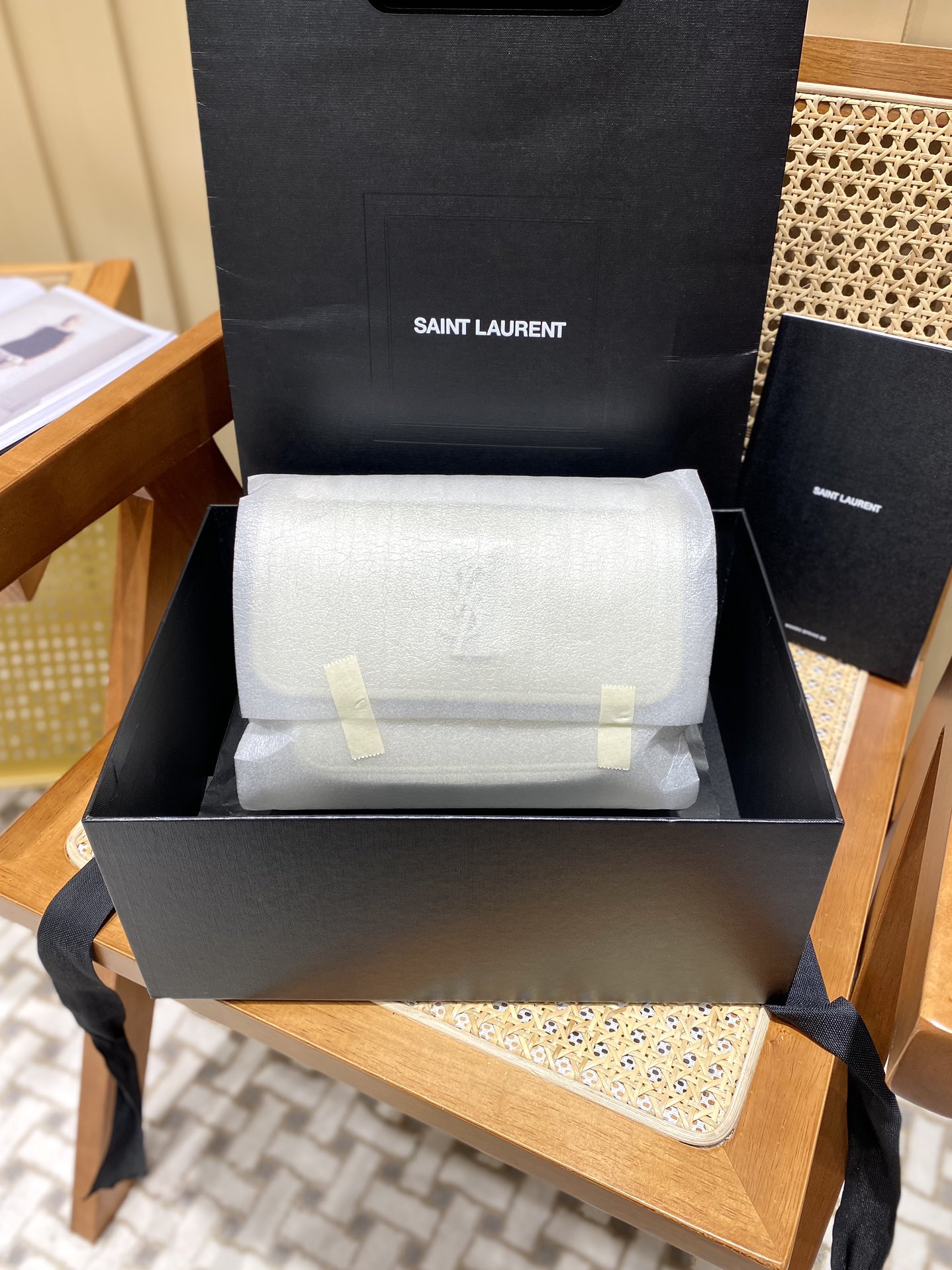 Saint laurent Ysl 𝑵𝒊𝒌𝒊 𝑳𝒂𝒎𝒃 22CM 小羊皮邮差包 533037/奶白色