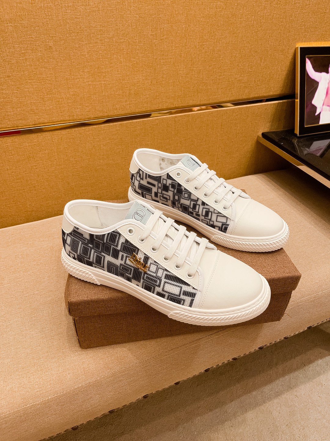 I5 迪奥男鞋高端品牌 官网1比1最新力作：鞋面采用意大利进口头层牛皮搭配舒适透气内里原版防滑耐磨大底制作，让行走更加便捷舒适，惊世之作，与官方的质量相比美的1：1复刻[色]打造时尚个性衬托你的与众不同潮男必备!经典