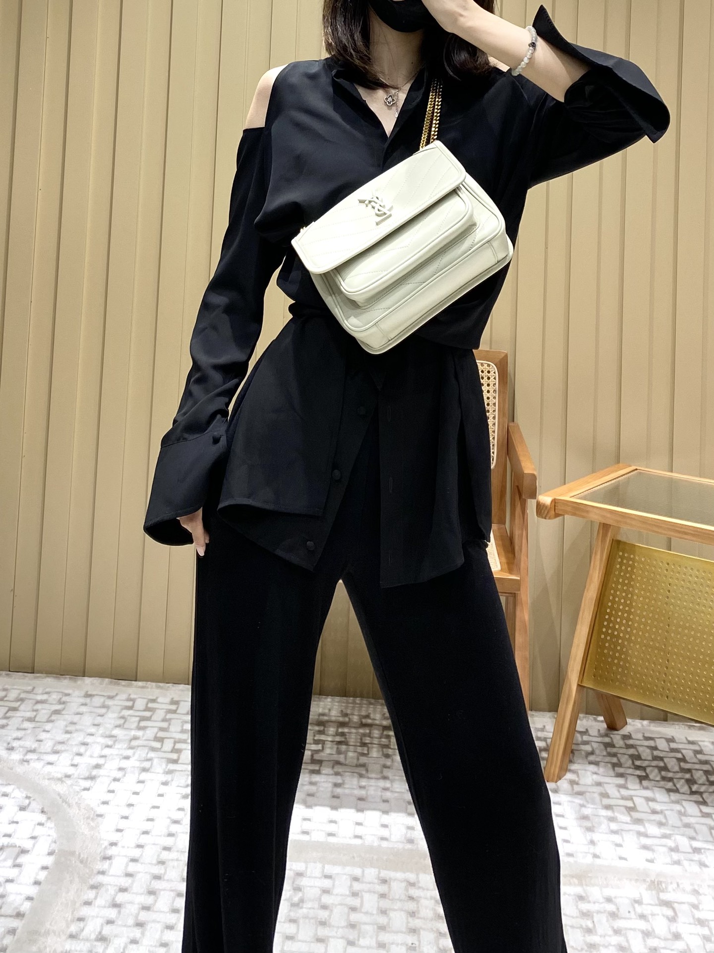 Saint laurent Ysl 𝑵𝒊𝒌𝒊 𝑳𝒂𝒎𝒃 22CM 小羊皮邮差包 533037/奶白色
