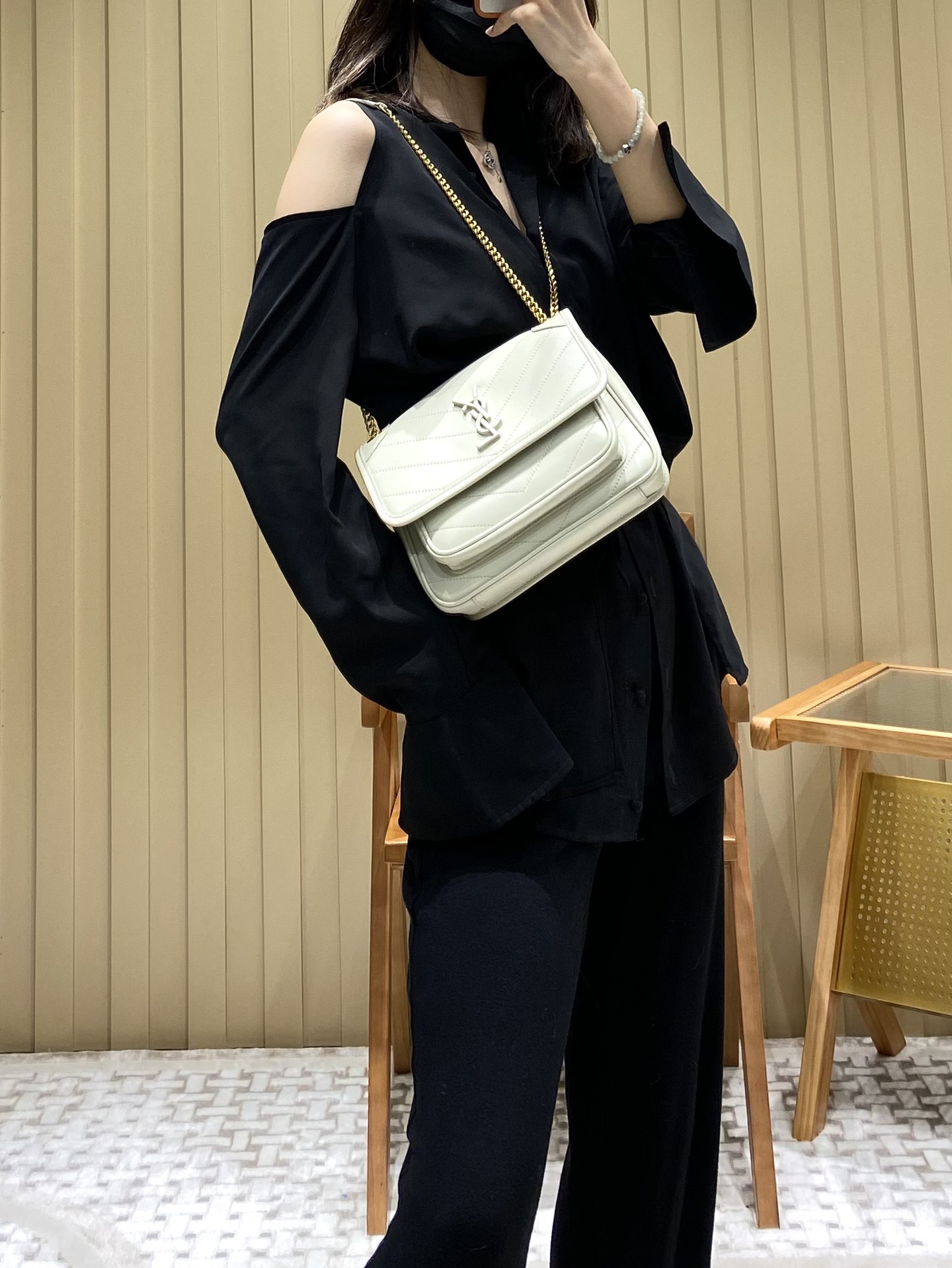 Saint laurent Ysl 𝑵𝒊𝒌𝒊 𝑳𝒂𝒎𝒃 22CM 小羊皮邮差包 533037/奶白色