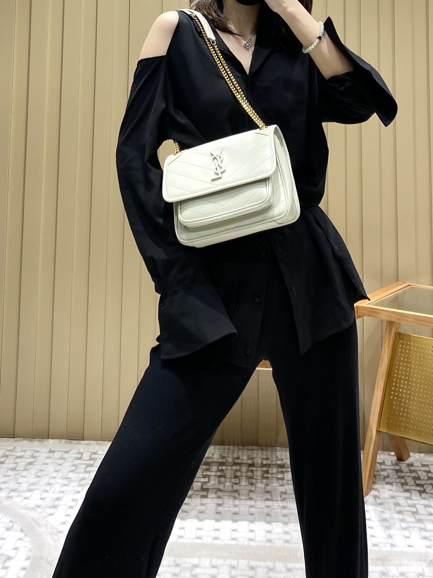 Saint laurent Ysl 𝑵𝒊𝒌𝒊 𝑳𝒂𝒎𝒃 22CM 小羊皮邮差包 533037/奶白色