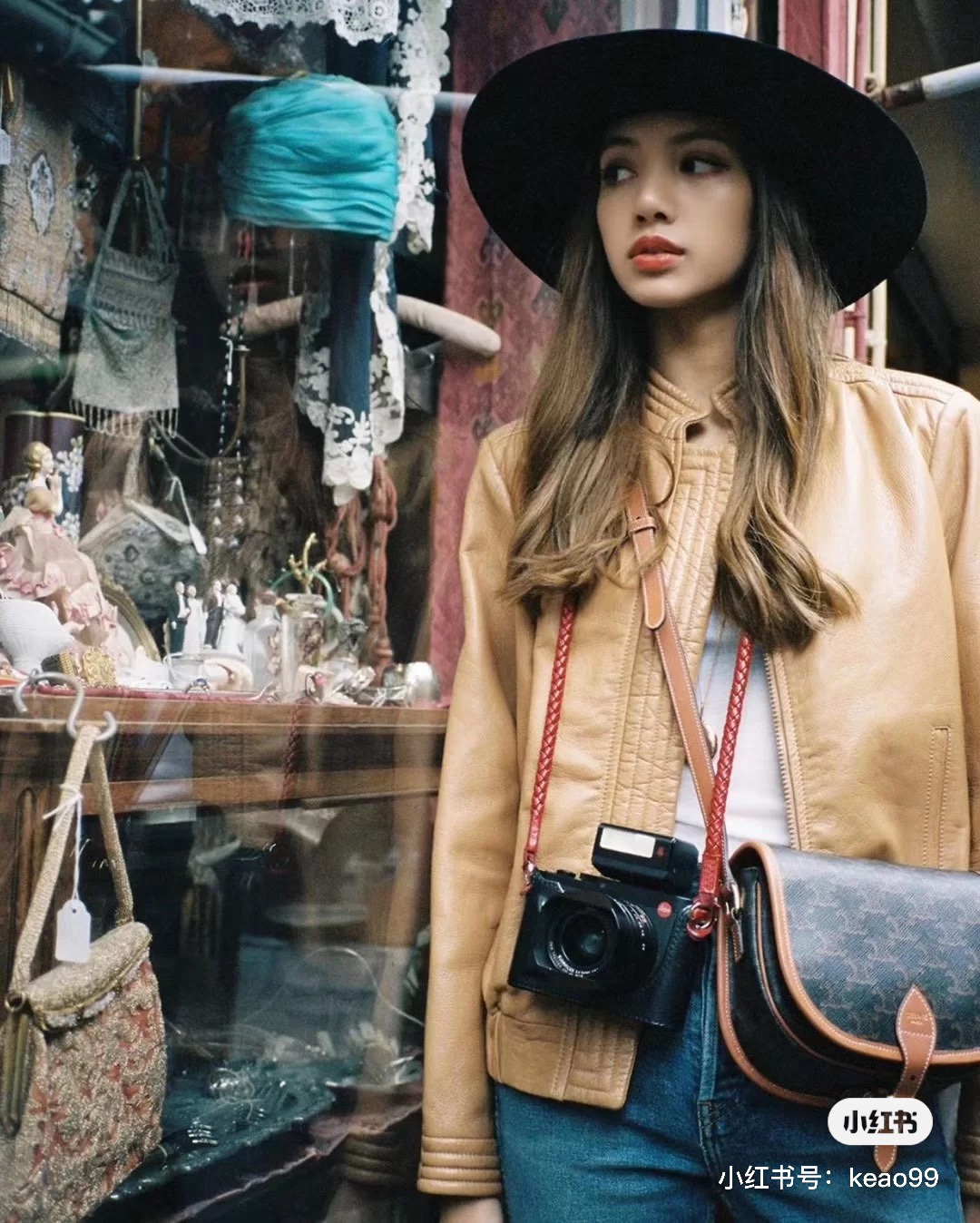 NO:213546,Pretty girl saddle bag Lisa is so beautiful Celine Pretty girl saddle bag Cool girl must have super cool every day, Celine girl, Celine, Celine19860909老花马鞍包lisa美爆了 Celine 老花马鞍包 酷girl必备超飒 每天都可是celine女孩,赛琳celine,celine,celine,Bag