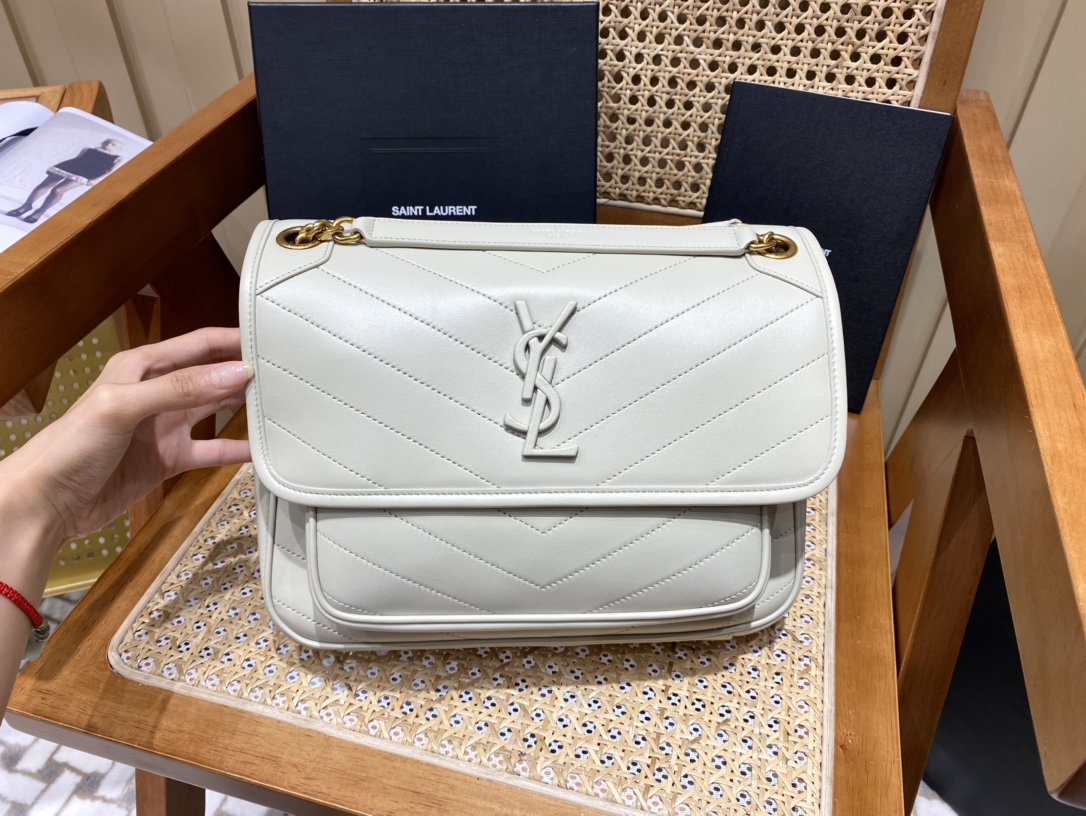 Saint laurent Ysl 𝑵𝒊𝒌𝒊 𝑳𝒂𝒎𝒃 28CM 小羊皮邮差包 498894/奶白色