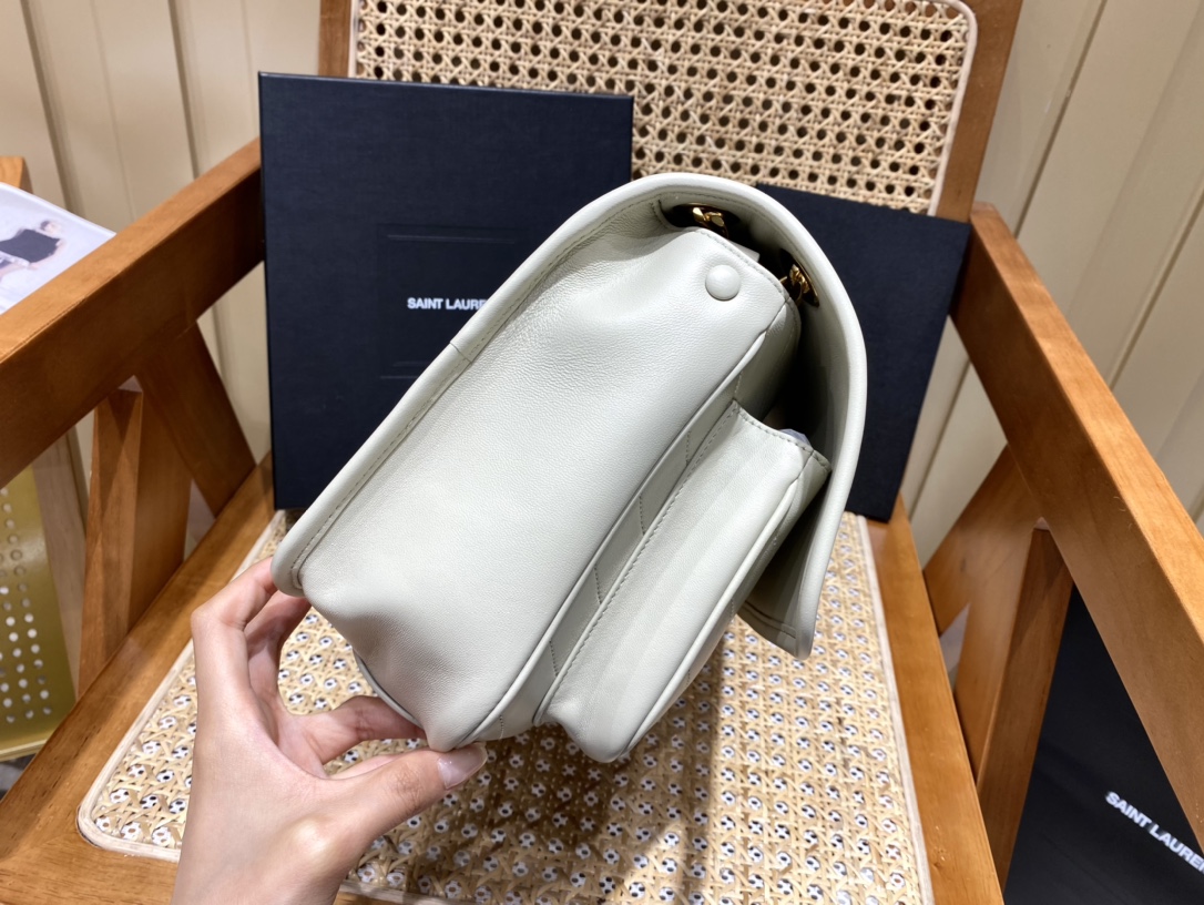Saint laurent Ysl 𝑵𝒊𝒌𝒊 𝑳𝒂𝒎𝒃 28CM 小羊皮邮差包 498894/奶白色