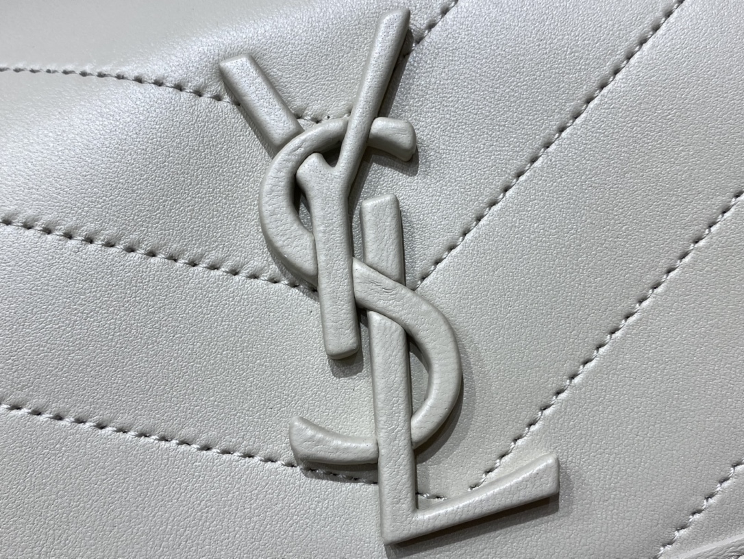 Saint laurent Ysl 𝑵𝒊𝒌𝒊 𝑳𝒂𝒎𝒃 28CM 小羊皮邮差包 498894/奶白色
