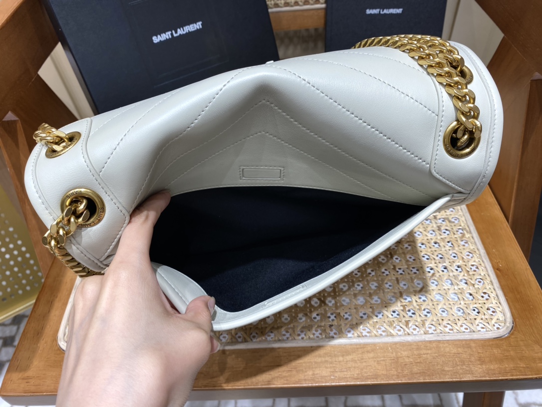 Saint laurent Ysl 𝑵𝒊𝒌𝒊 𝑳𝒂𝒎𝒃 28CM 小羊皮邮差包 498894/奶白色
