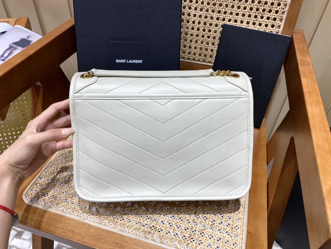 Saint laurent Ysl 𝑵𝒊𝒌𝒊 𝑳𝒂𝒎𝒃 28CM 小羊皮邮差包 498894/奶白色